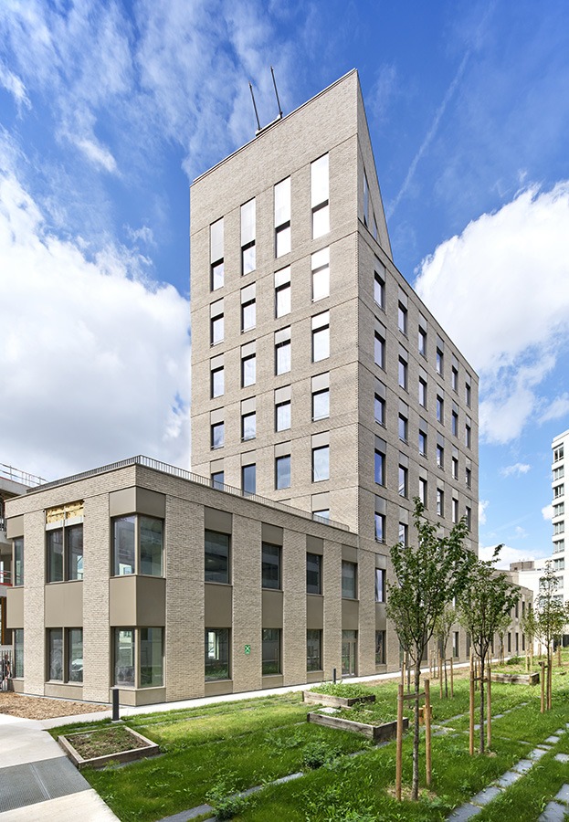 Au centre, le jardin – Bureaux et Laboratoires