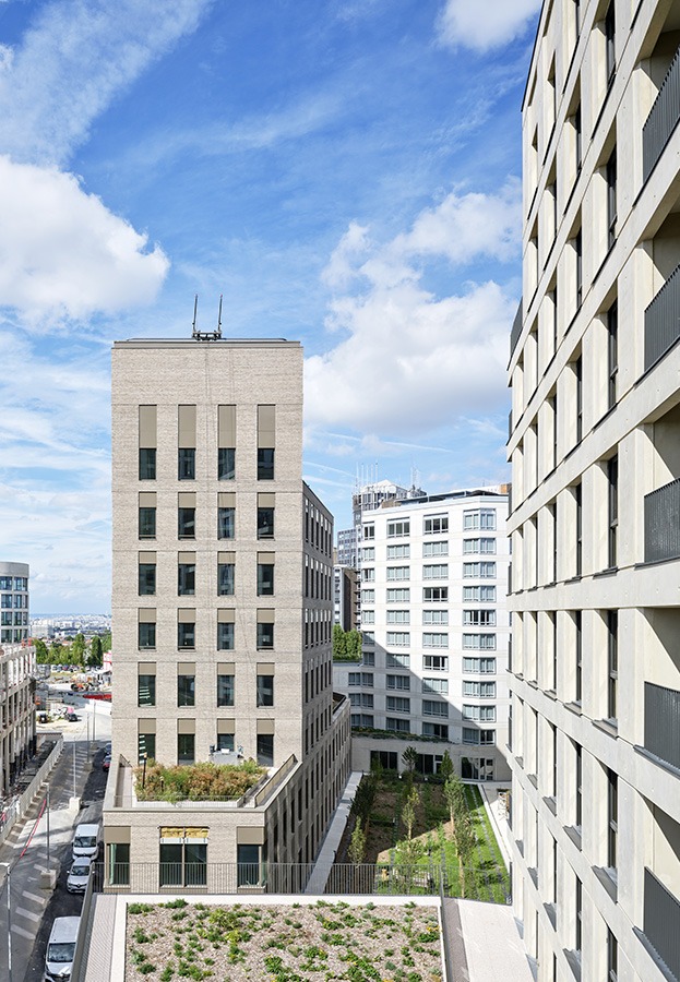 Au centre, le jardin – Bureaux et Laboratoires