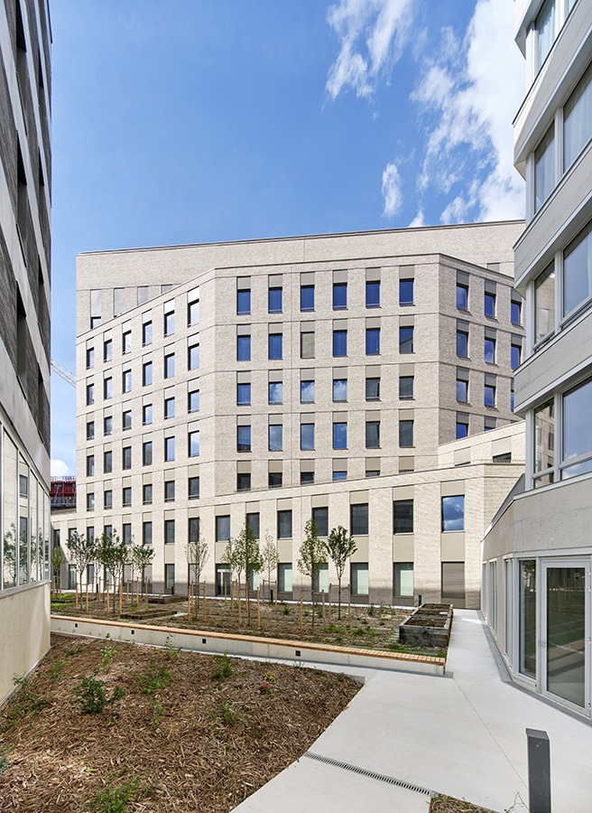Au centre, le jardin – Bureaux et Laboratoires