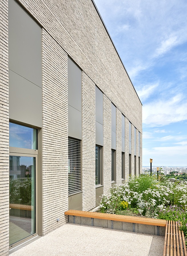 Au centre, le jardin – Bureaux et Laboratoires